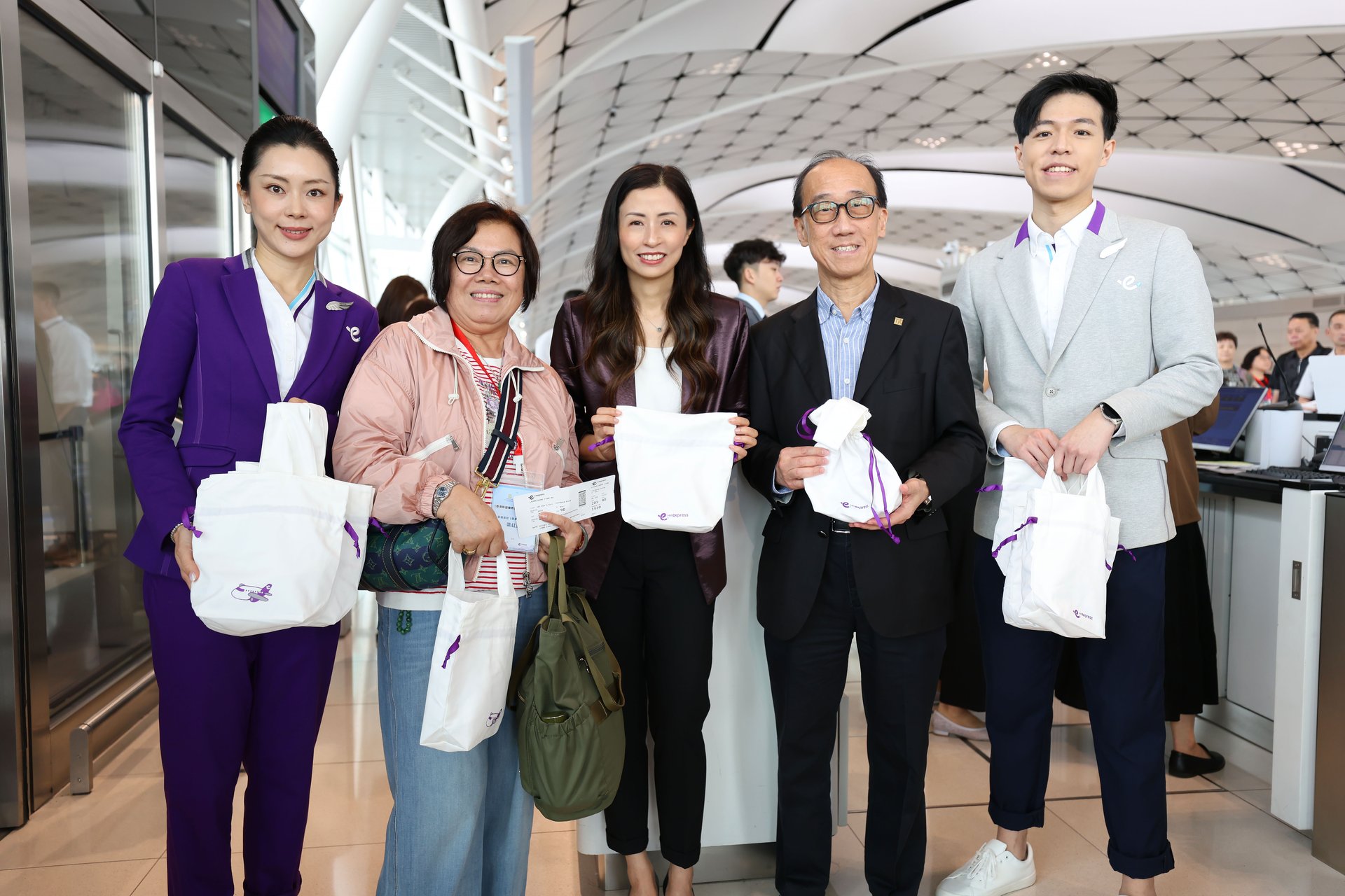 The HK Express management team takes photos with passengers and distributes souvenirs at Hong Kong International Airport to celebrate the inaugural flight of the Hong Kong–Wuxi route