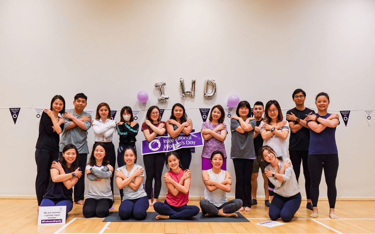 7_iwd-yoga-class