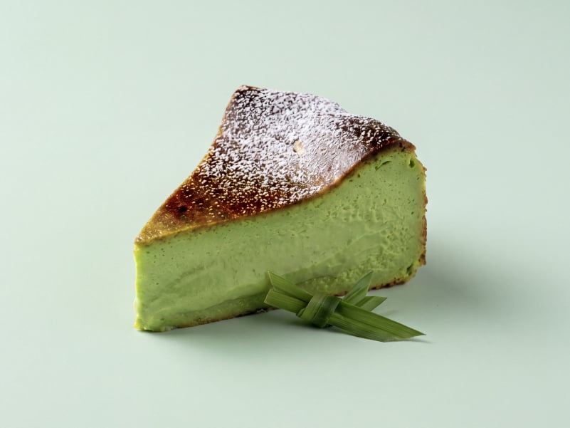 "HK Express X The Artilicious Cakery" Pandan Basque Cheesecake
